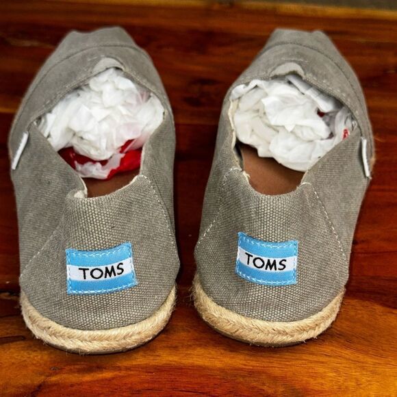 TOMS NOW THATS A WRAP  Gray Slip-On Shoes SZ 9 NWOT - Picture 3 of 5